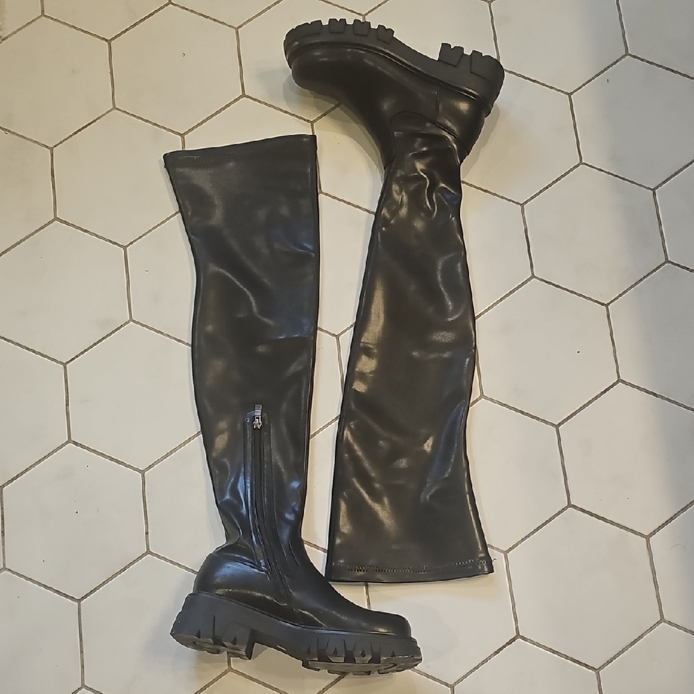 Sleek Black Over-the-Knee Boots